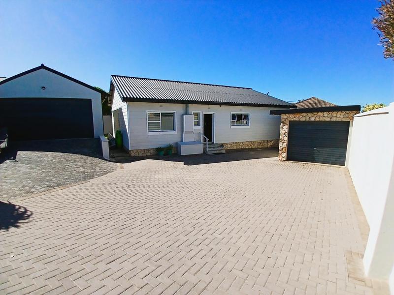 4 Bedroom Property for Sale in Stilbaai Wes Western Cape